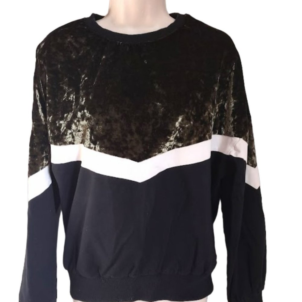 Sheln Crushed Velour Colorblocked Casual Top
